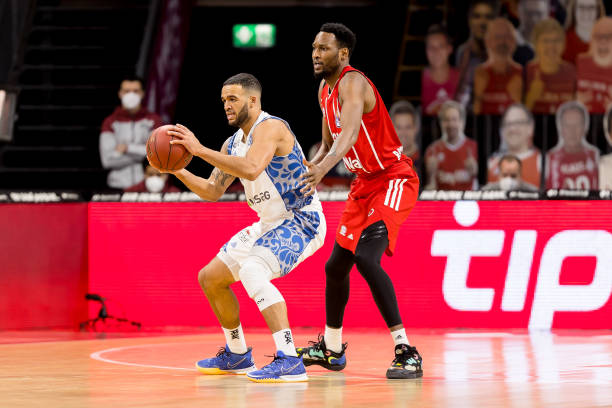 扬赫尔-埃雷拉：教练告诉我，他需要我去阻断对手的反击