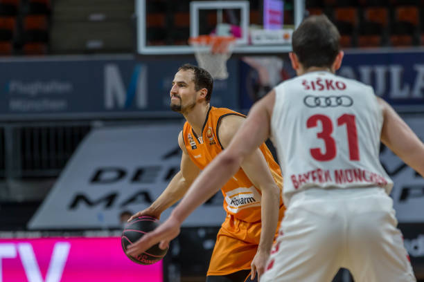 巴西记者喷内马尔：场下没照顾好自己的身体，养伤期间还出轨.